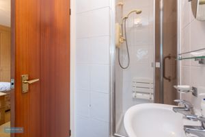 En-suite- click for photo gallery